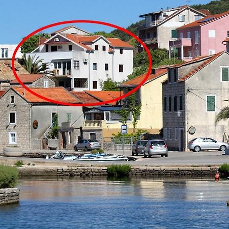 Apartments By The Sea Vrboska Esterno foto