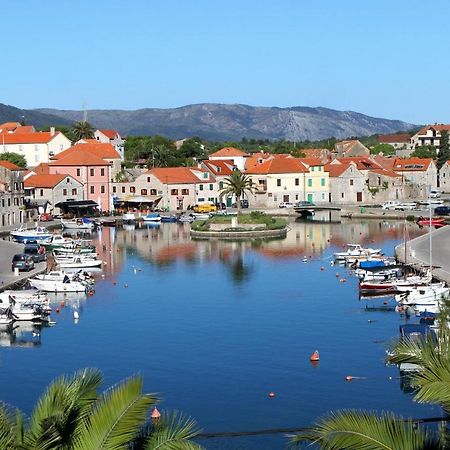 Apartments By The Sea Vrboska Esterno foto