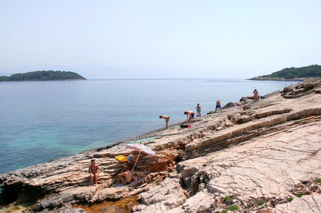 Apartments By The Sea Vrboska Esterno foto